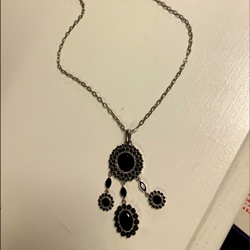 Long pendant necklace